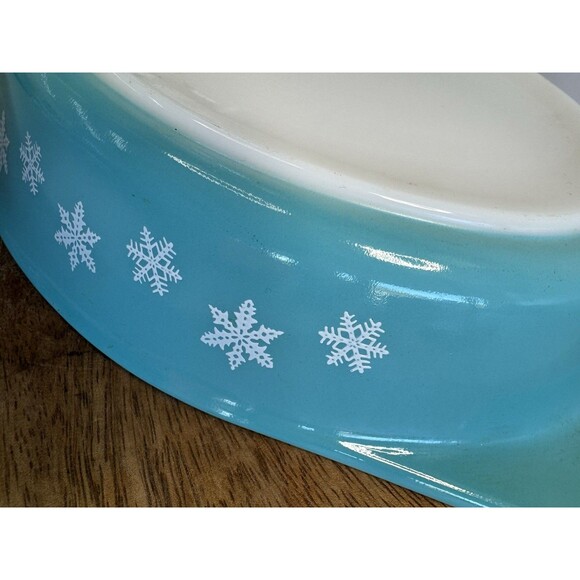Vintage Pyrex 1 1/2 Qt Divided Turquoise Snowflake Casserole Dish MINT - Picture 7 of 10